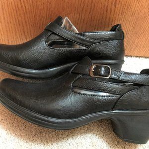 Easy Street Comfort Wave shoes/bootie NWOT size 7m Black